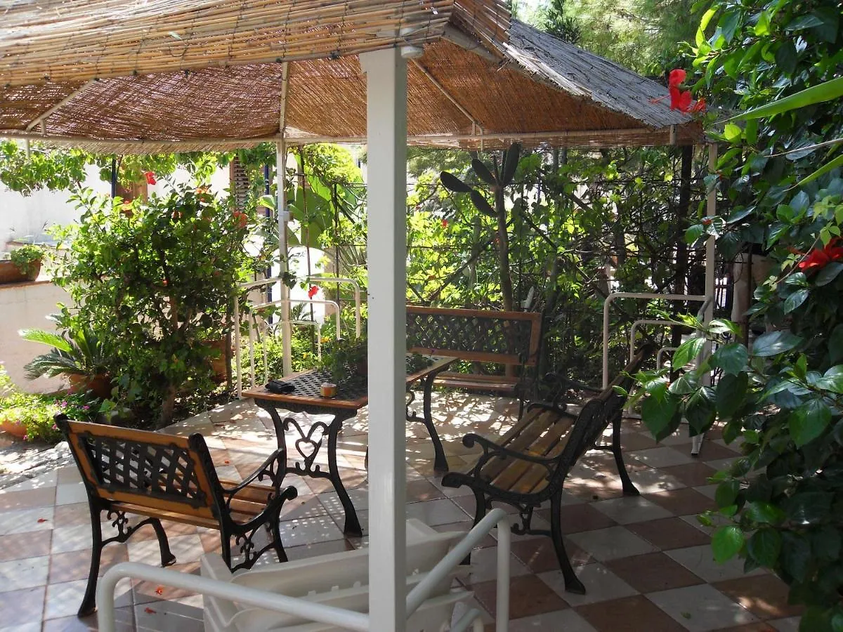 Sea Front Apartment 5 Beds With Balcony 250 Meters From The Beach Case San Marco
