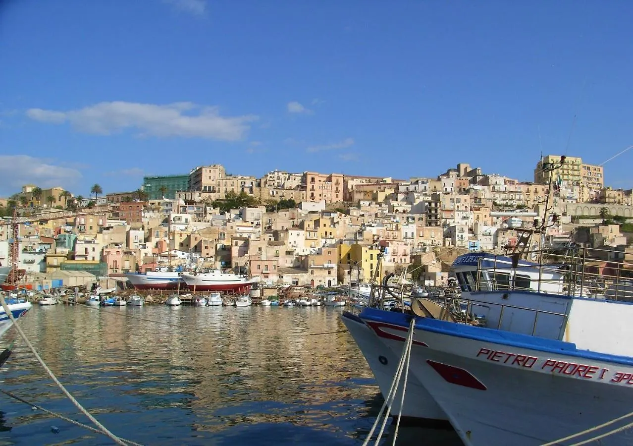 Sea Front Apartment 5 Beds With Balcony 250 Meters From The Beach Case San Marco