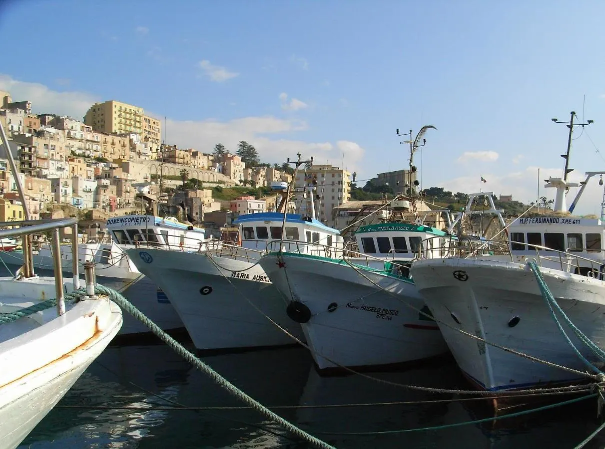 Sea Front Apartment 5 Beds With Balcony 250 Meters From The Beach Case San Marco İtalya