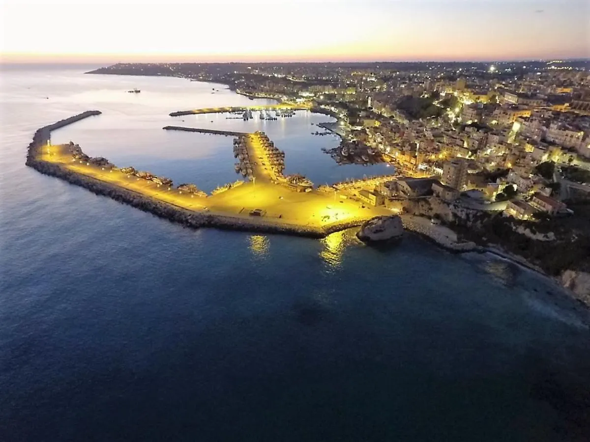 Sea Front Apartment 5 Beds With Balcony 250 Meters From The Beach Case San Marco 0*,  İtalya